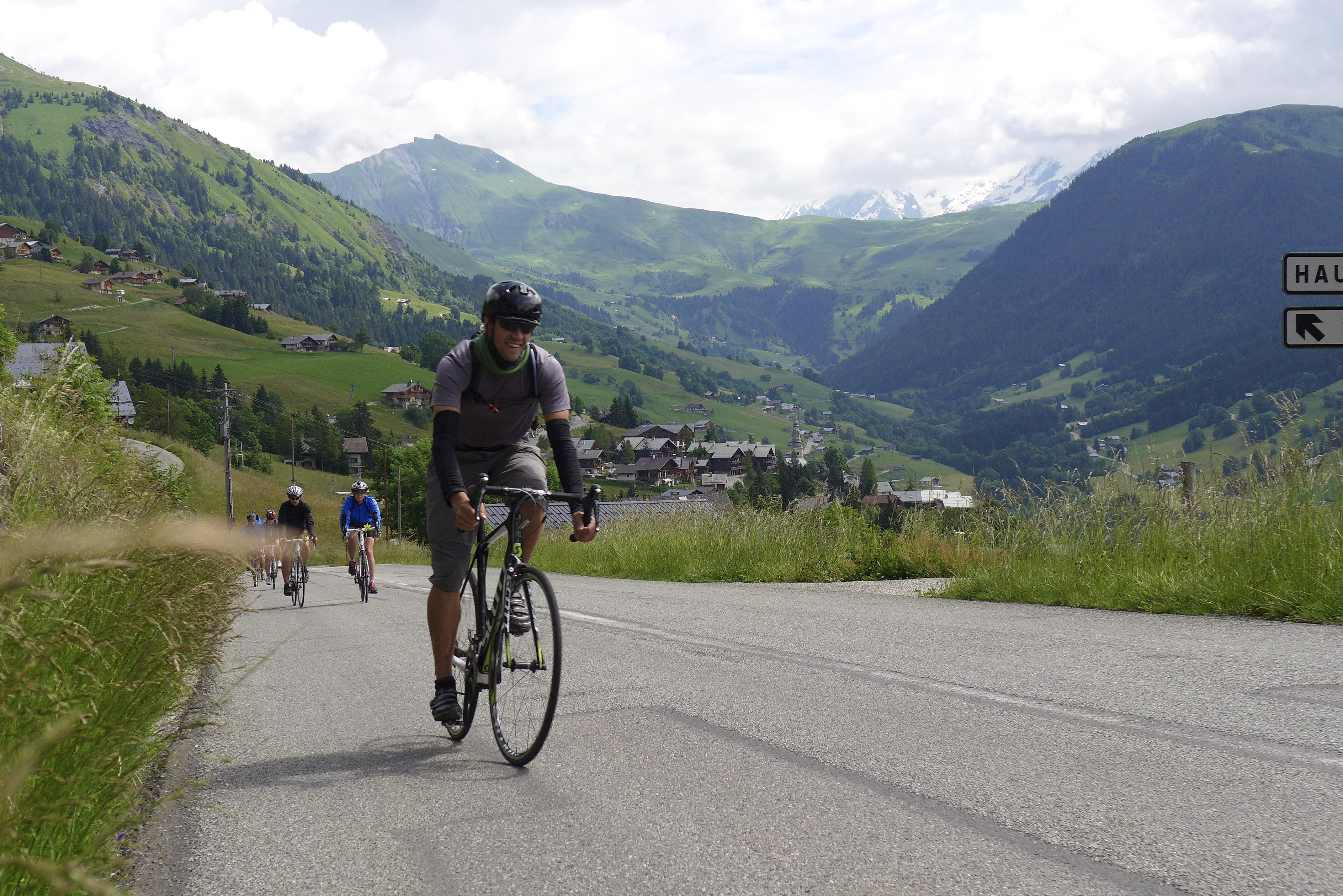 cycliste montée col des saisies