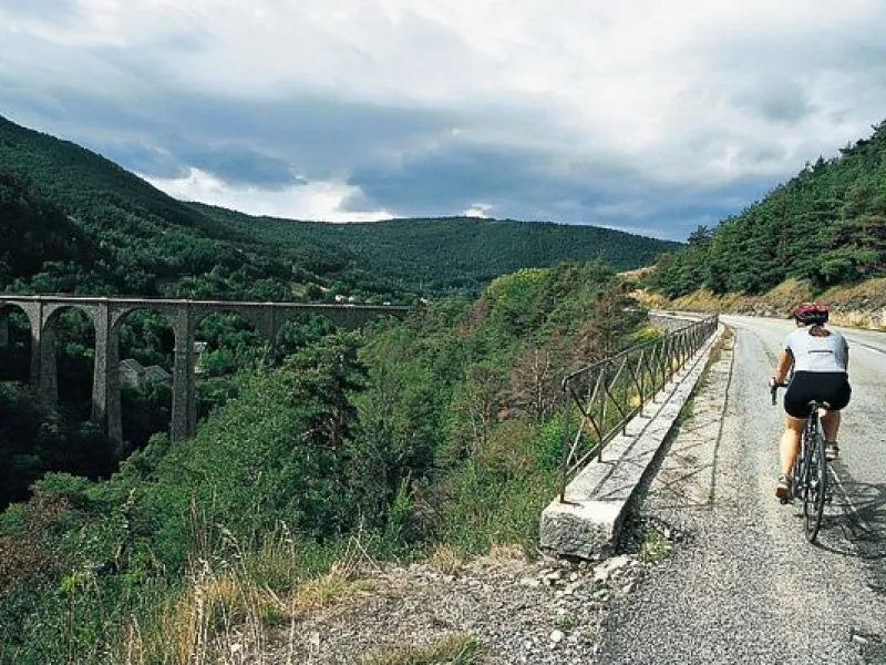 Le pont en direction de la Mure