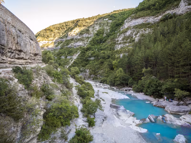 Las aguas turquesas del Meouge