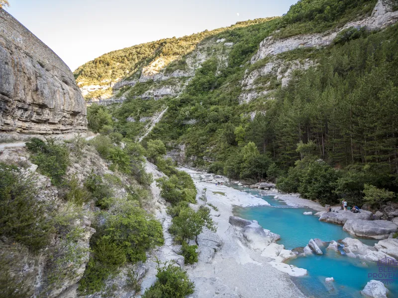 Las aguas turquesas del Meouge