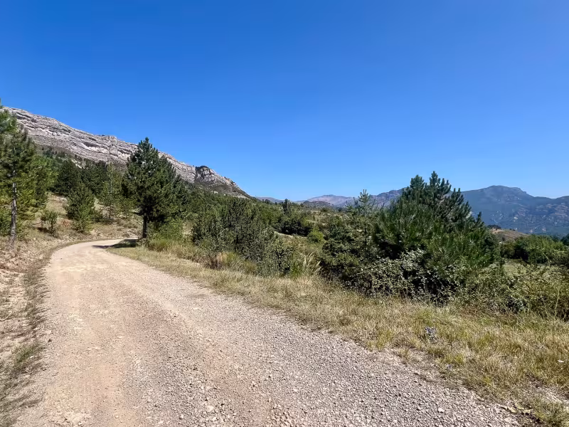 Escalada en grava en el macizo de Monges, entre Sisteron y Digne-les-Bains