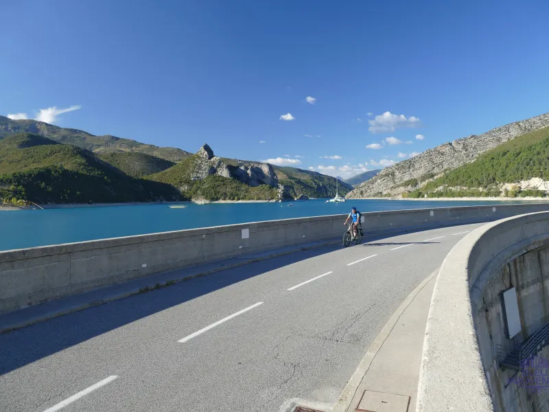 Ciclismo en el embalse de Castillon