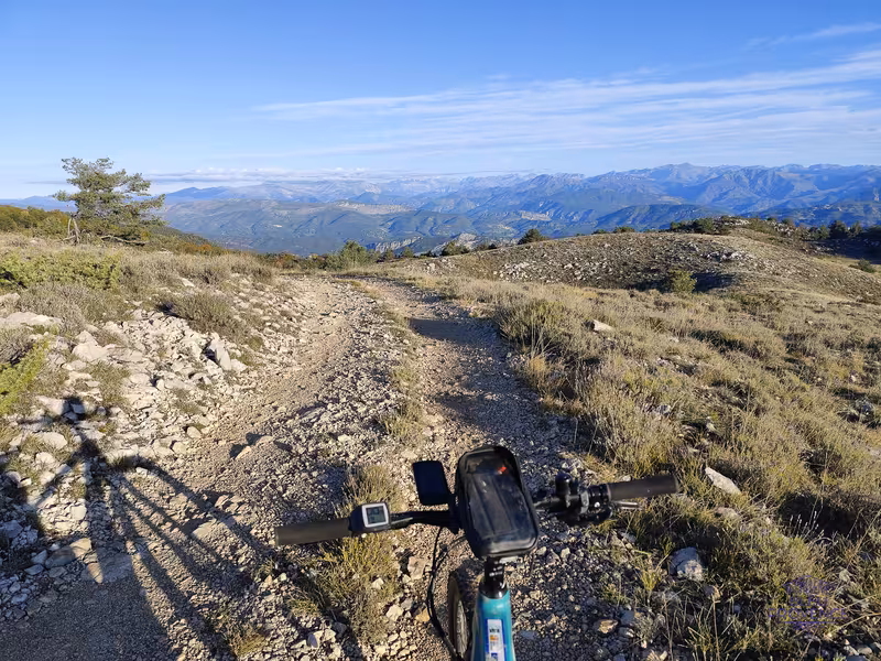 Vista del Mercantour desde las mesetas de Préalpes d'Azur