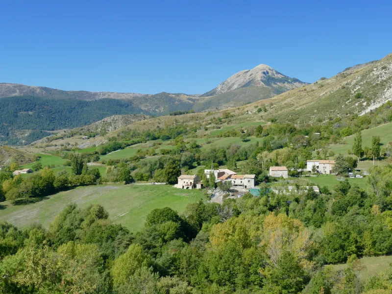 Aldea del municipio de Tartonne, al pie del Cheval Blanc