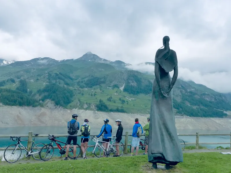 La Dama del Lago vigila el pueblo hundido de Tignes