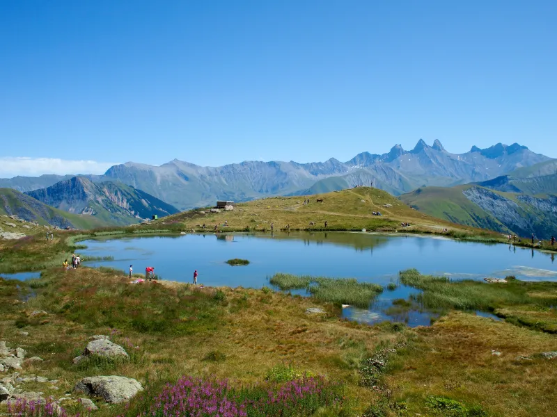 Lago Guichard en el paso de la Croix de Fer