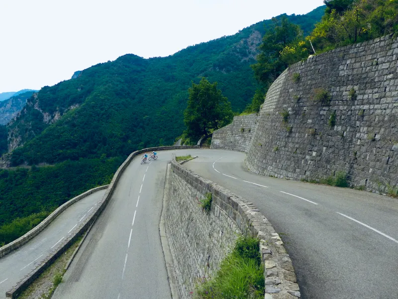 Cordones en la cara sur del Col de Turini, cerca de Moulinet