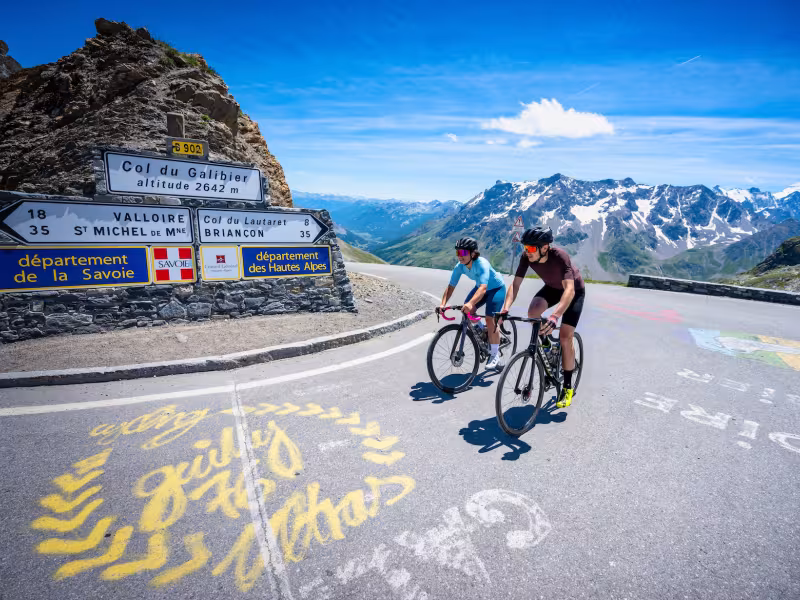 Llegada a la cima del Col du Galibier