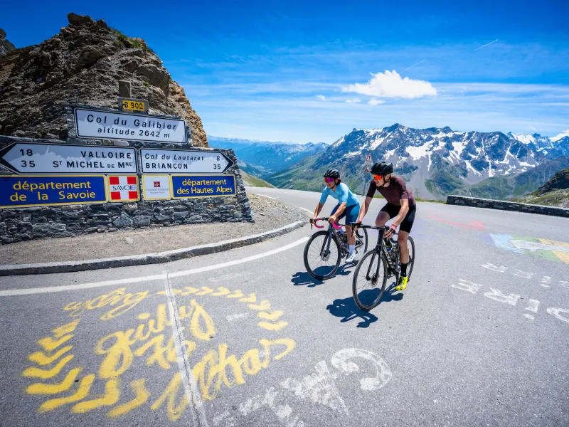 Llegada a la cima del Col du Galibier