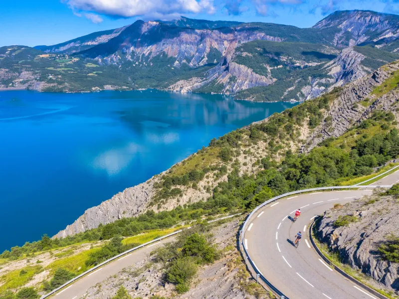 Lago de Serre-Ponçon en Sauze-du-Lac