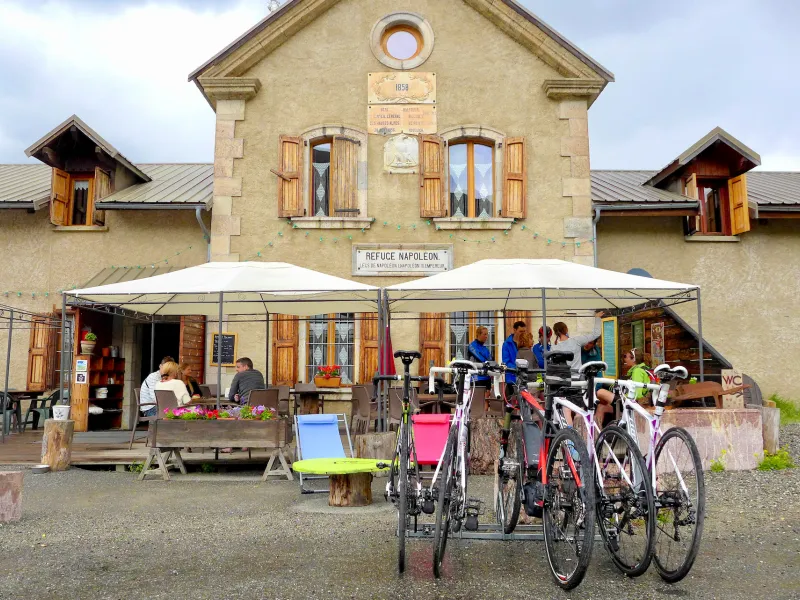 El Refugio Napoleón cerca de la cima del Col d'Izoard