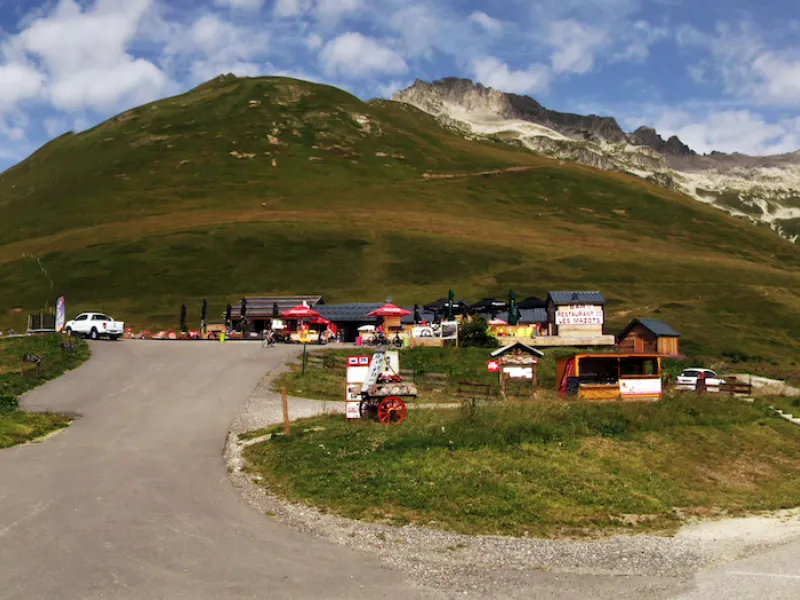 El Col de la Madeleine y sus tiendas