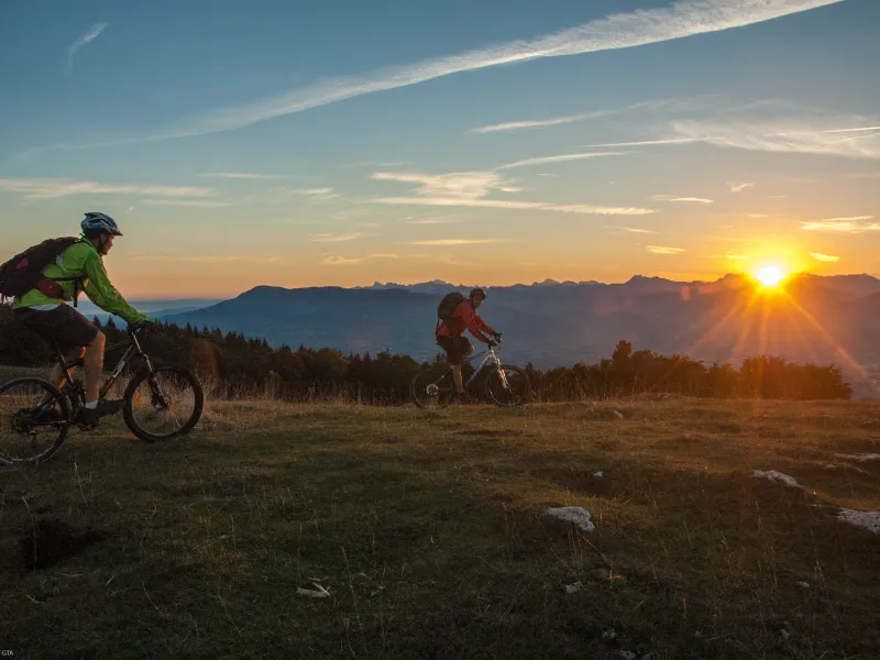 Amanecer en la cima del Mont Salève