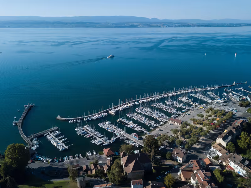 Puerto de Thonon-les-Bains y Lago Lemán