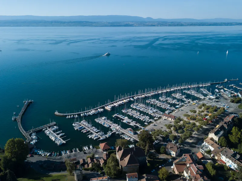 Puerto de Thonon-les-Bains y Lago Lemán
