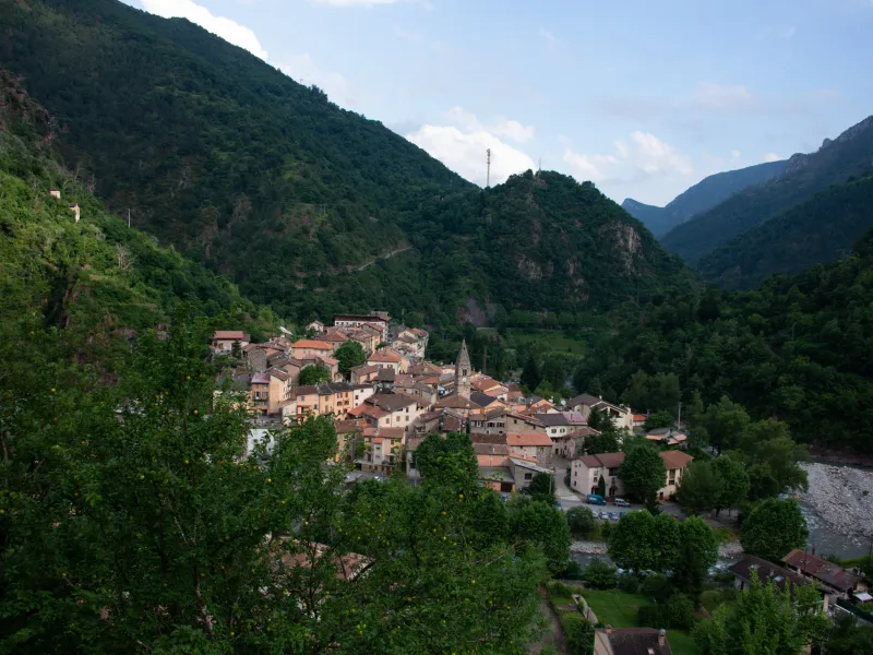 Saint-Sauveur-sur-Tinée entre los puertos de Couillole y Colmiane