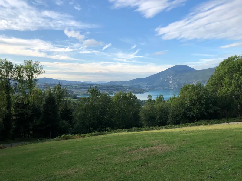 Vista del Lac d'Aiguebelette subiendo hacia Dullin