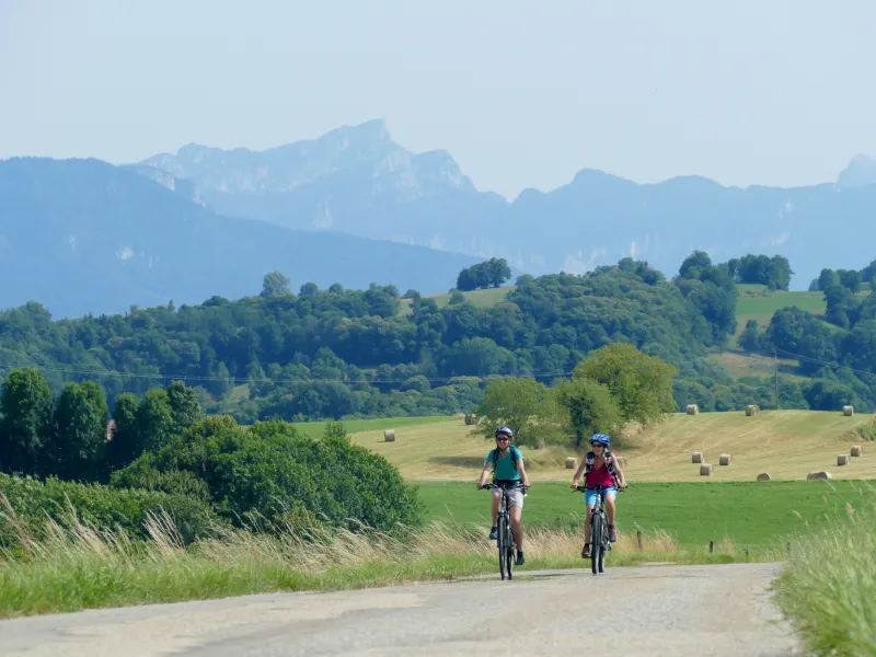 En bicicleta por las carreteras de Saboya Alta