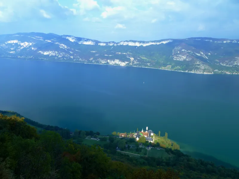 Abadía de Hautecombe desde Cat Mountain