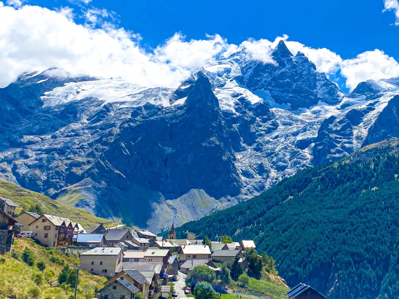 Pueblos del alto valle del Romanche en dirección a La Grave