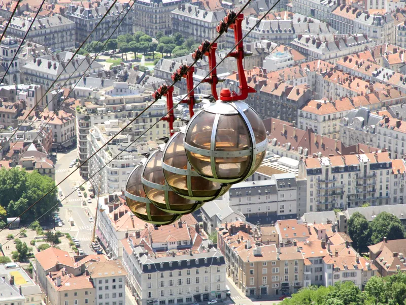 El famoso teleférico de la Bastilla en Grenoble