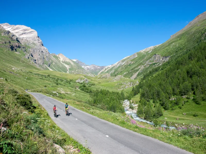 El Puente Saint-Charles al pie de las primeras curvas cerradas del Col de l'Iseran