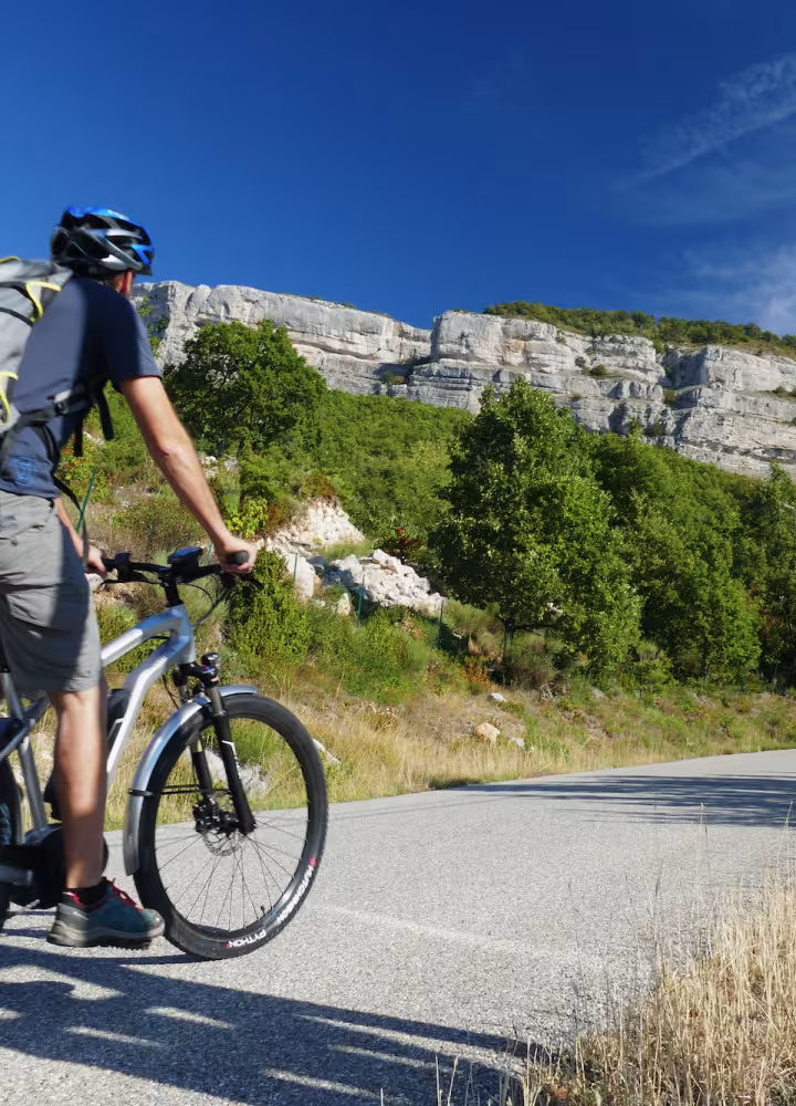 En bicicleta por la Route des Pierres écrites
