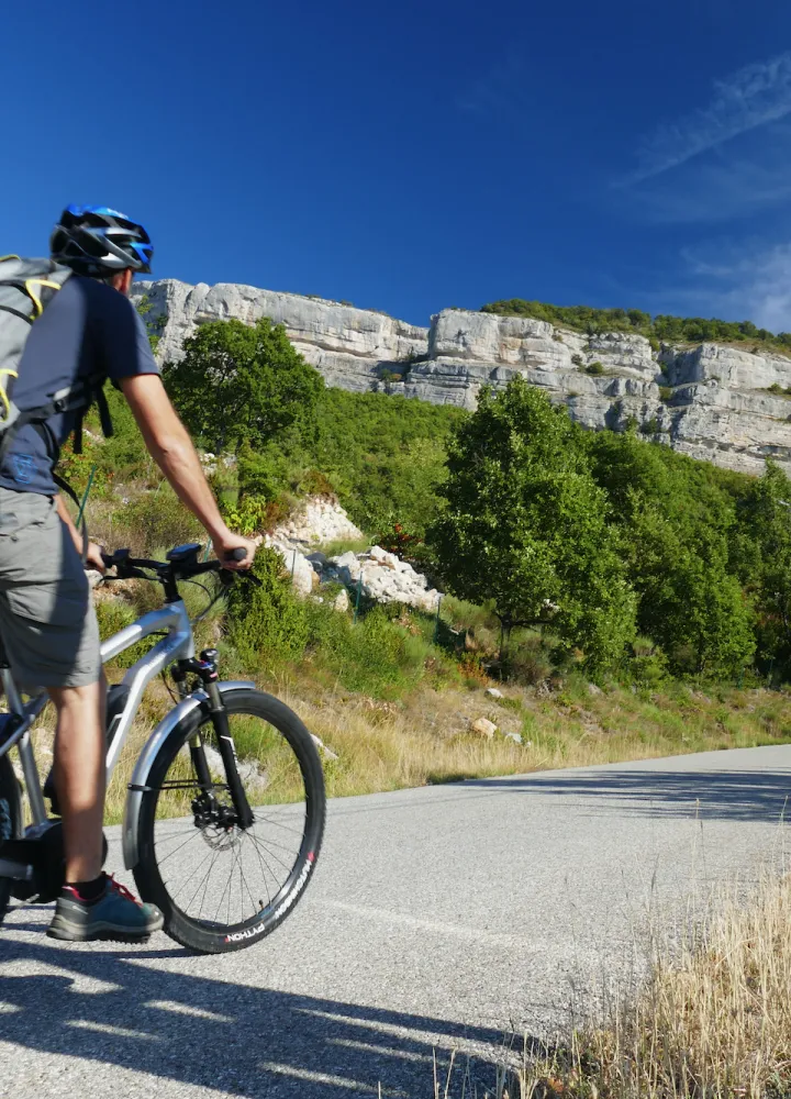 En bicicleta por la Route des Pierres écrites