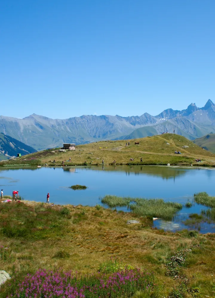 Lago Guichard en el paso de la Croix de Fer