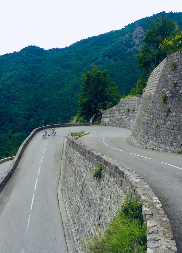 Cordones en la cara sur del Col de Turini, cerca de Moulinet