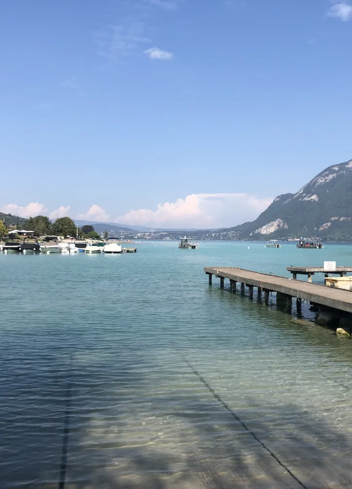 El puerto de Sevrier, en el lago de Annecy