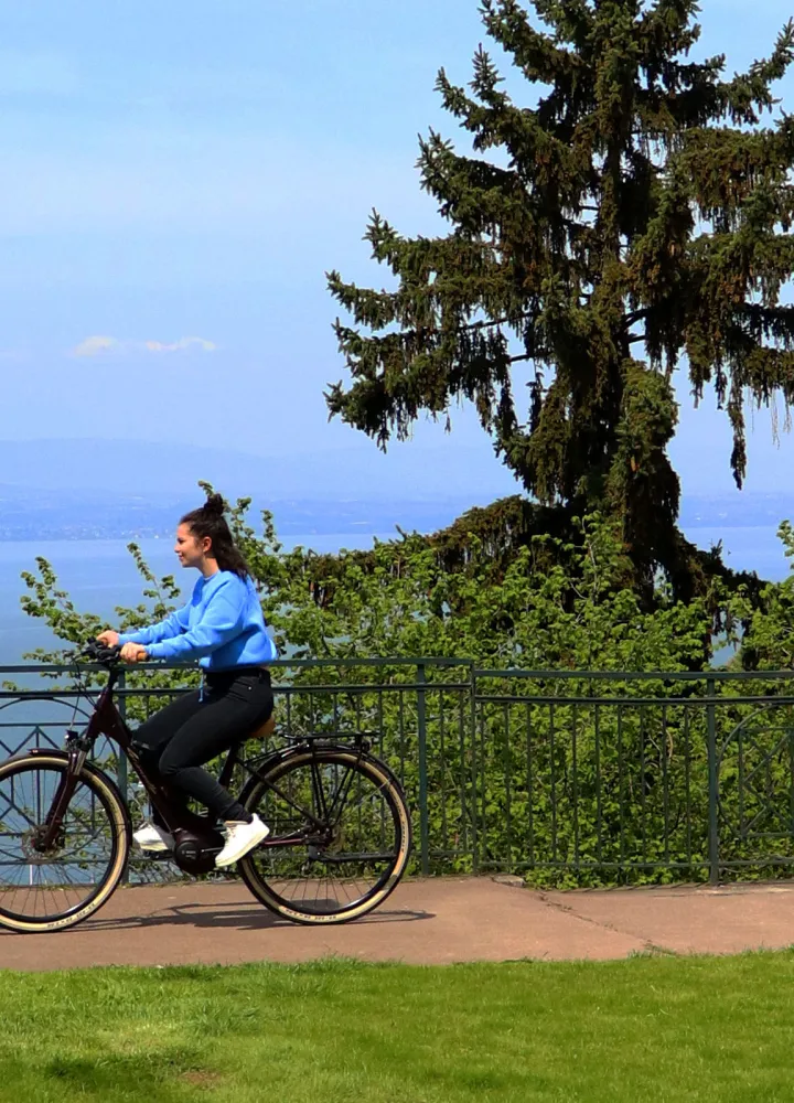 En bicicleta por el lago Lemán