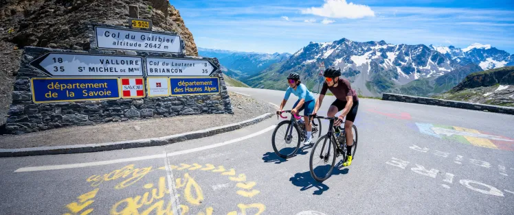 Llegada a la cima del Col du Galibier, el paraíso de los ciclistas