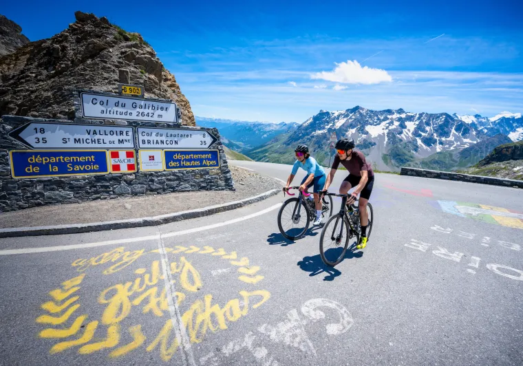 Llegada a la cima del Col du Galibier