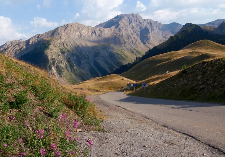 Lado sur del Col de Vars en la costa de Ubaye