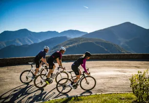 Ciclistas en las carreteras de Niza