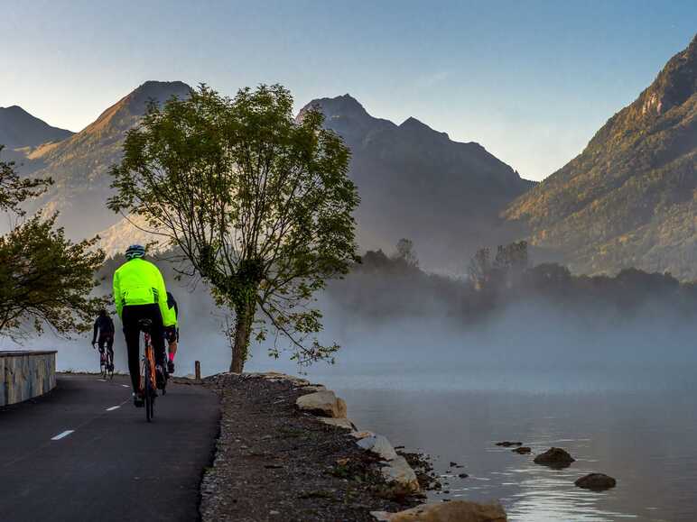 En bicicleta por el lago de Annecy